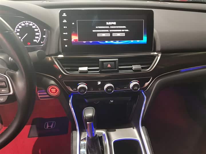 Фото 13 - Honda Accord