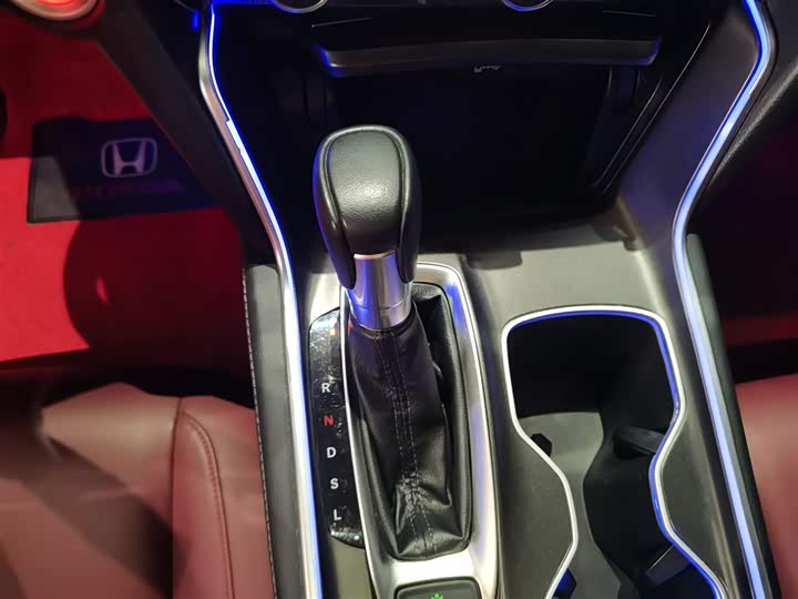 Фото 14 - Honda Accord