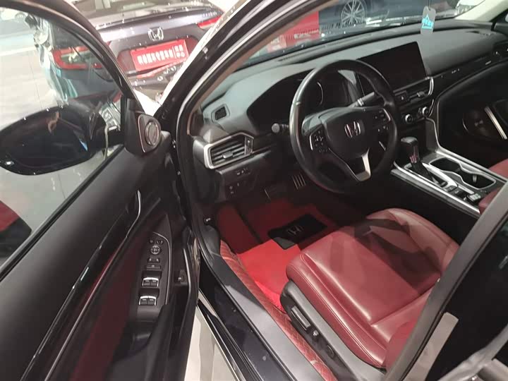 Фото 16 - Honda Accord