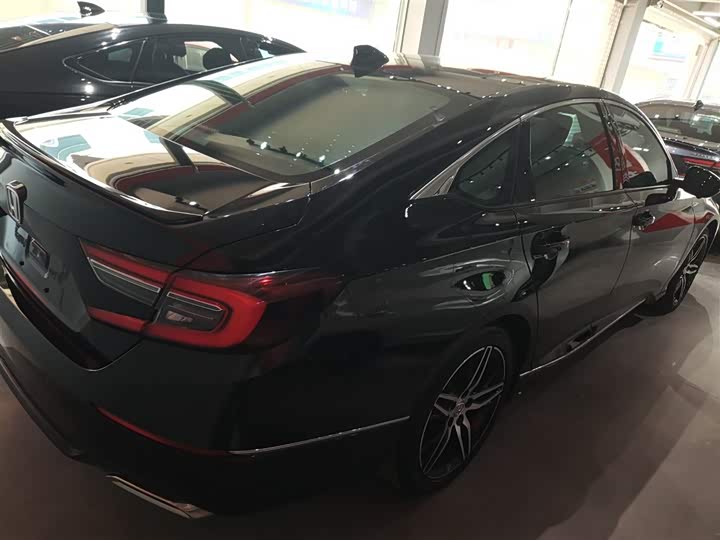 Фото 7 - Honda Accord