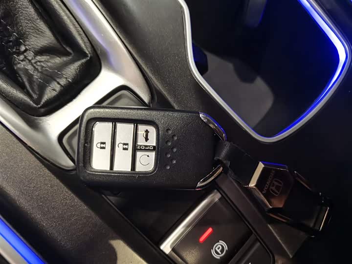 Фото 9 - Honda Accord