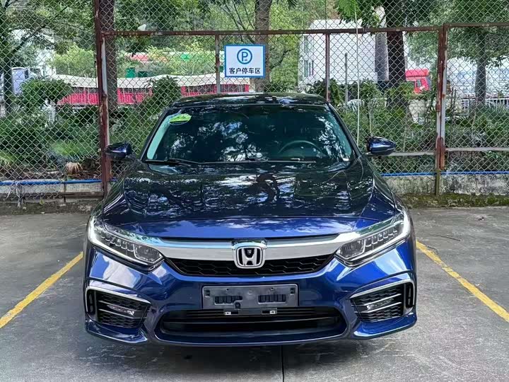 Фото 2 - Honda Inspire