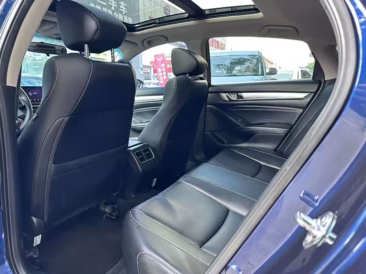 Фото 5 - Honda Inspire