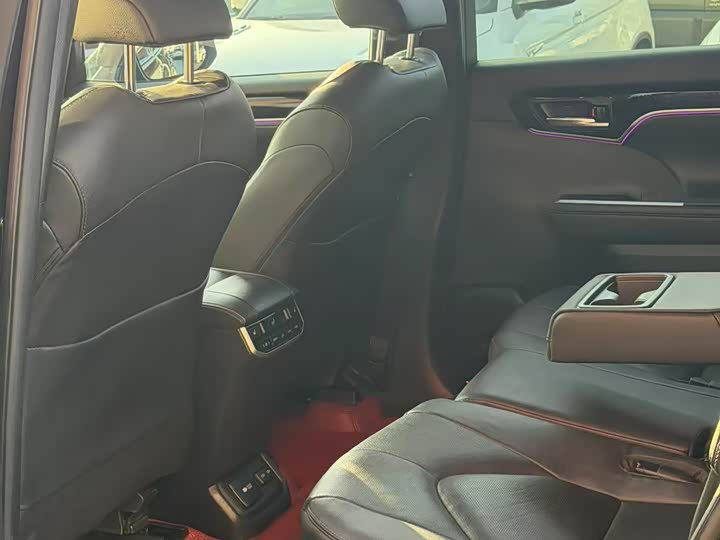 Фото 6 - Toyota Crown Kluger