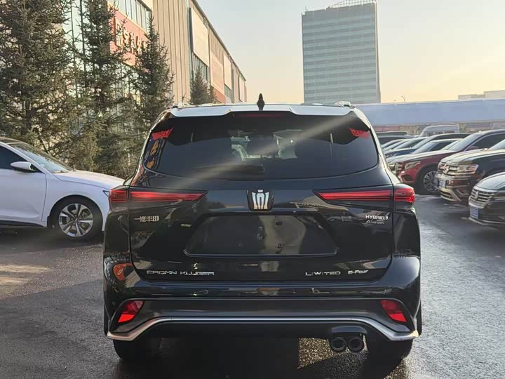 Фото 8 - Toyota Crown Kluger