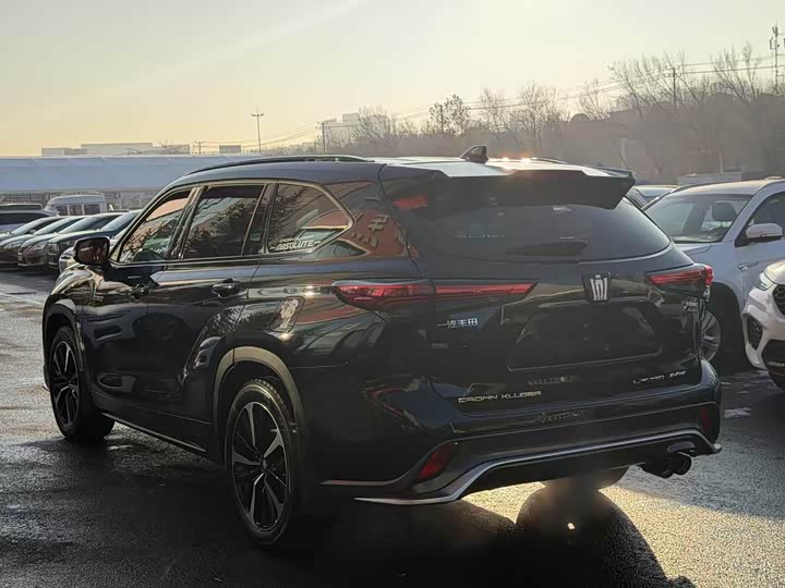 Фото 9 - Toyota Crown Kluger