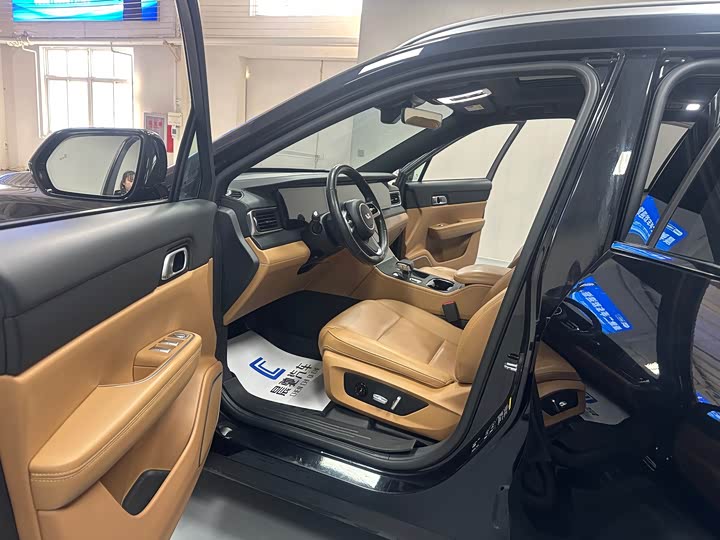 Фото 12 - LiXiang One