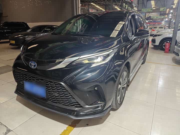 Фото 1 - Toyota Granvia