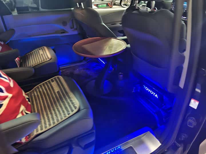 Фото 5 - Toyota Granvia