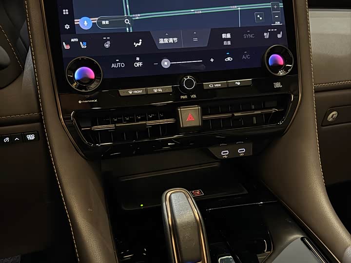 Фото 5 - Toyota Vellfire