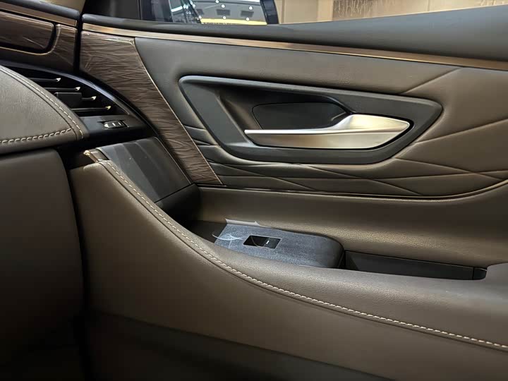 Фото 6 - Toyota Vellfire