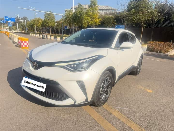 Фото 1 - Toyota C-HR