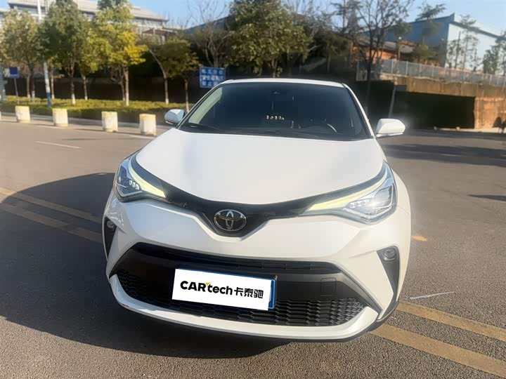 Фото 2 - Toyota C-HR