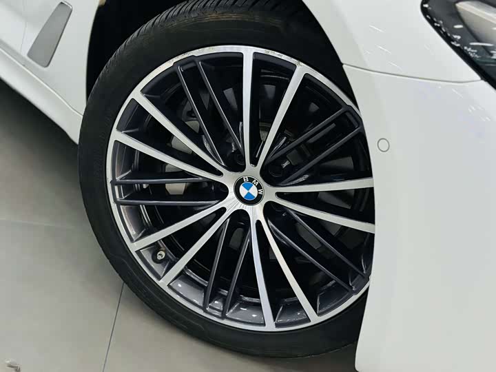 Фото 10 - BMW 5 Series