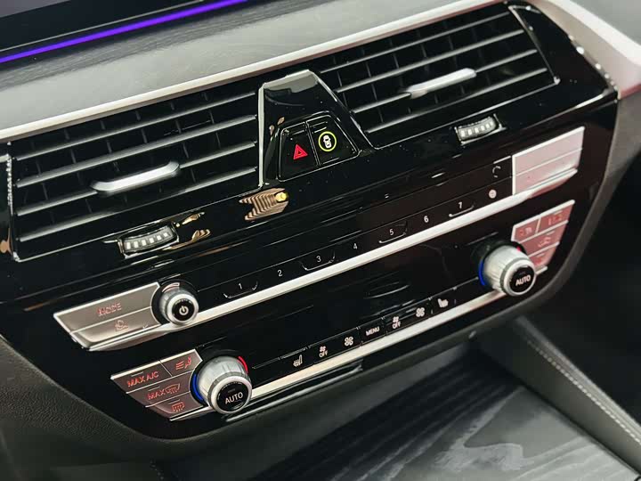 Фото 15 - BMW 5 Series