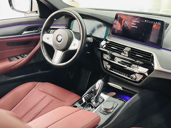 Фото 16 - BMW 5 Series