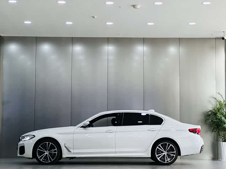 Фото 9 - BMW 5 Series