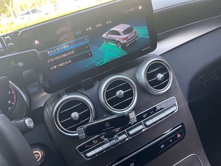 Фото 13 - Mercedes-Benz GLC-Class