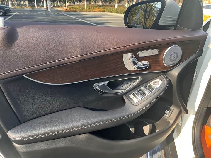 Фото 23 - Mercedes-Benz GLC-Class