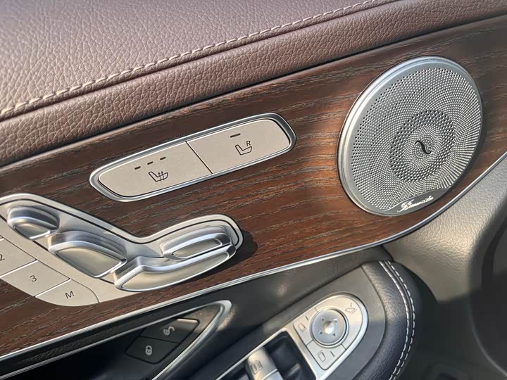 Фото 26 - Mercedes-Benz GLC-Class