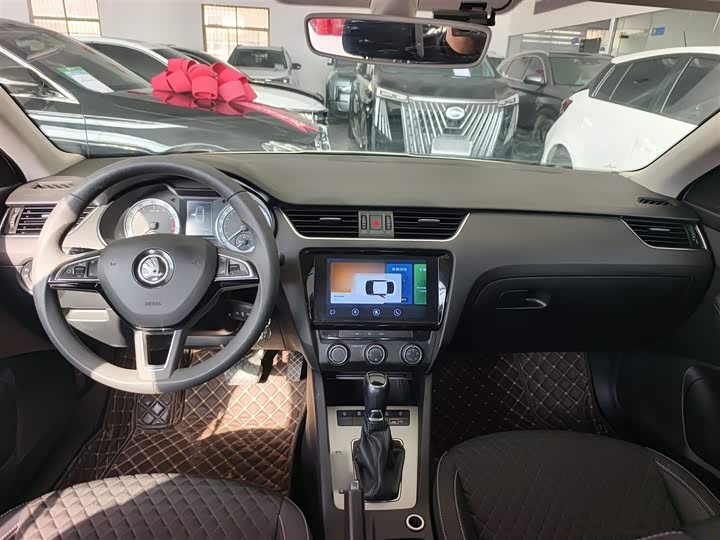 Фото 10 - Skoda Octavia Pro