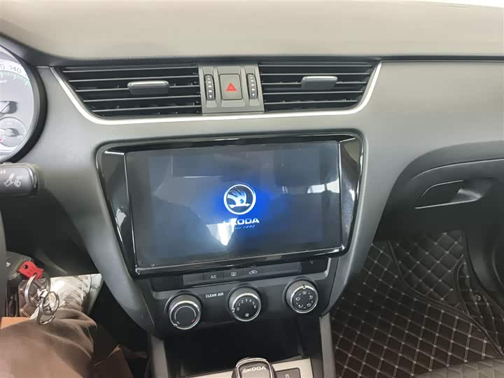 Фото 13 - Skoda Octavia Pro