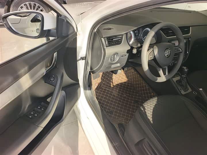 Фото 16 - Skoda Octavia Pro