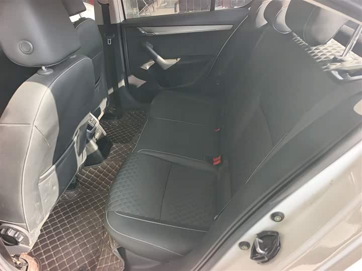 Фото 17 - Skoda Octavia Pro