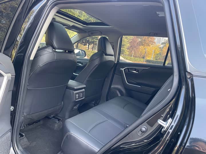 Фото 10 - Toyota Wildlander