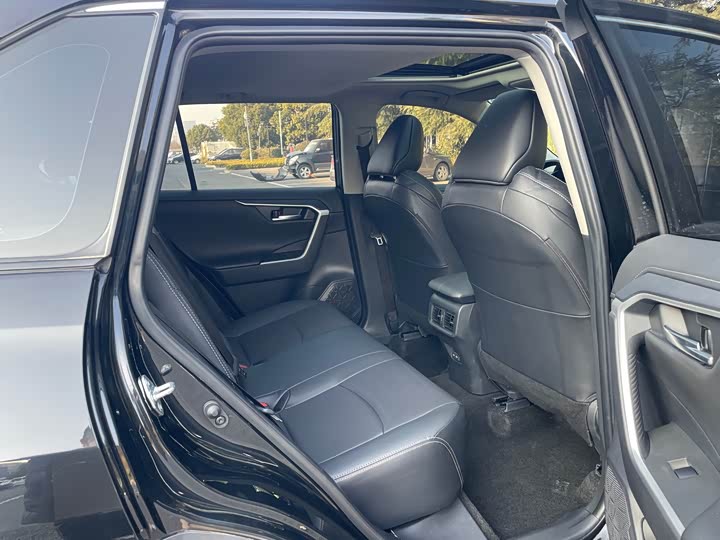 Фото 11 - Toyota Wildlander