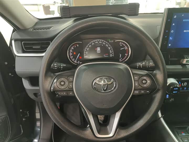 Фото 11 - Toyota RAV4