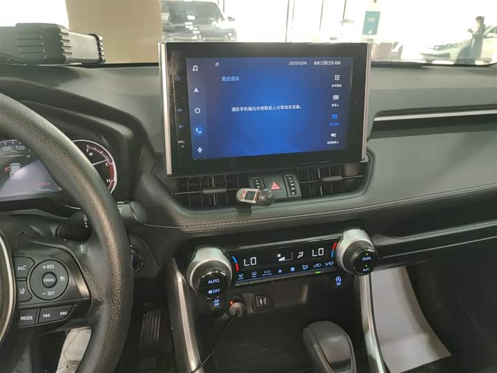 Фото 13 - Toyota RAV4