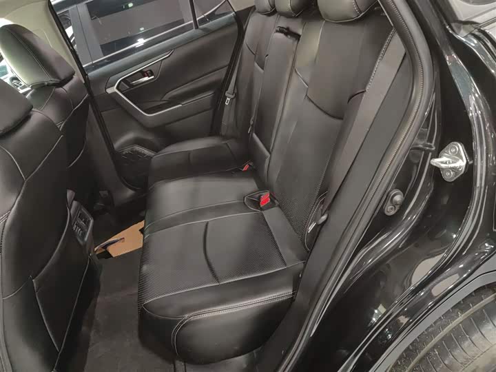 Фото 17 - Toyota RAV4