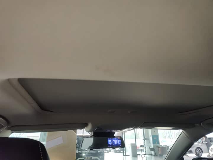 Фото 18 - Toyota RAV4