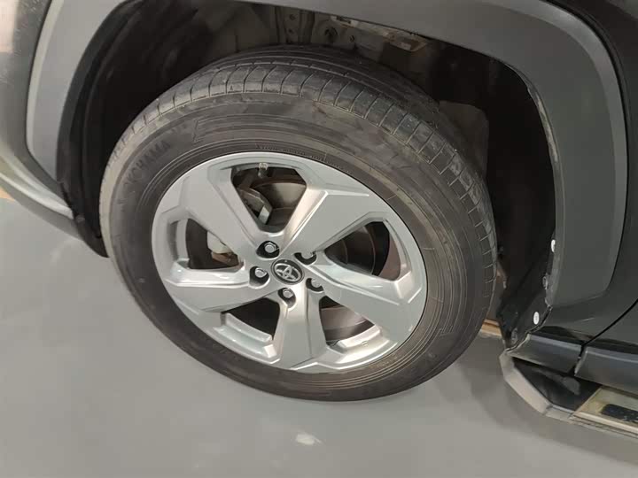 Фото 23 - Toyota RAV4