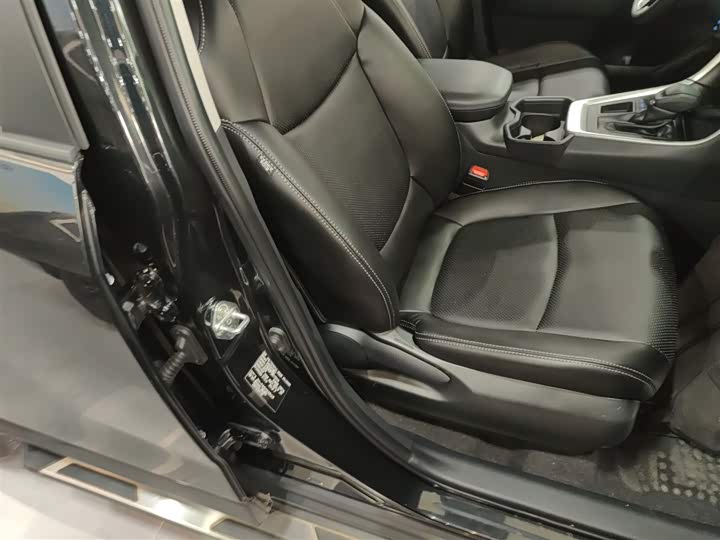 Фото 25 - Toyota RAV4