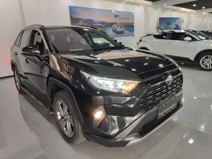 Фото 4 - Toyota RAV4