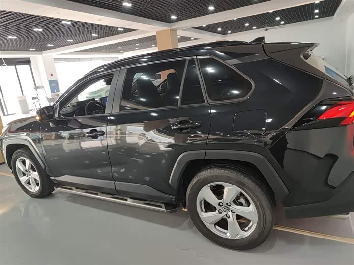 Фото 5 - Toyota RAV4