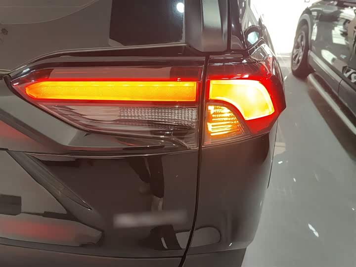 Фото 8 - Toyota RAV4