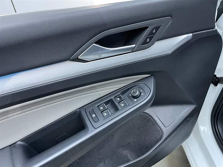 Фото 12 - Volkswagen Golf