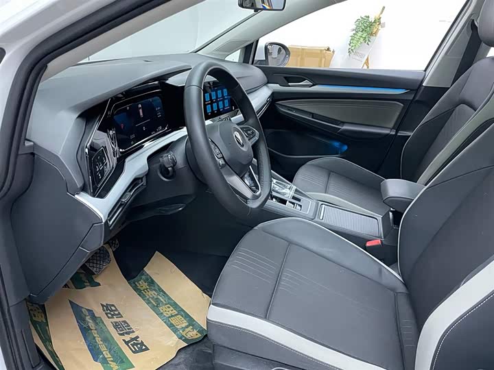 Фото 13 - Volkswagen Golf