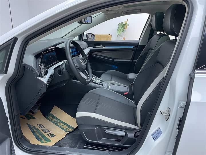 Фото 14 - Volkswagen Golf