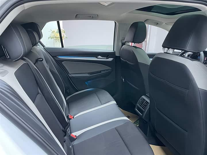 Фото 15 - Volkswagen Golf