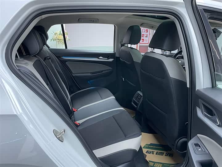 Фото 16 - Volkswagen Golf