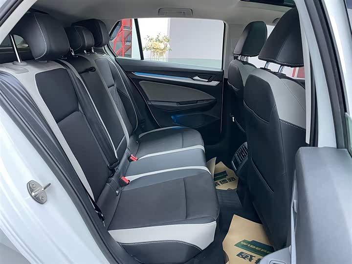 Фото 17 - Volkswagen Golf