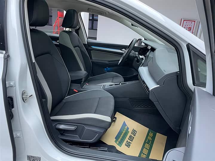 Фото 19 - Volkswagen Golf