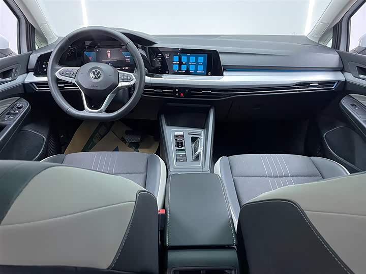 Фото 22 - Volkswagen Golf