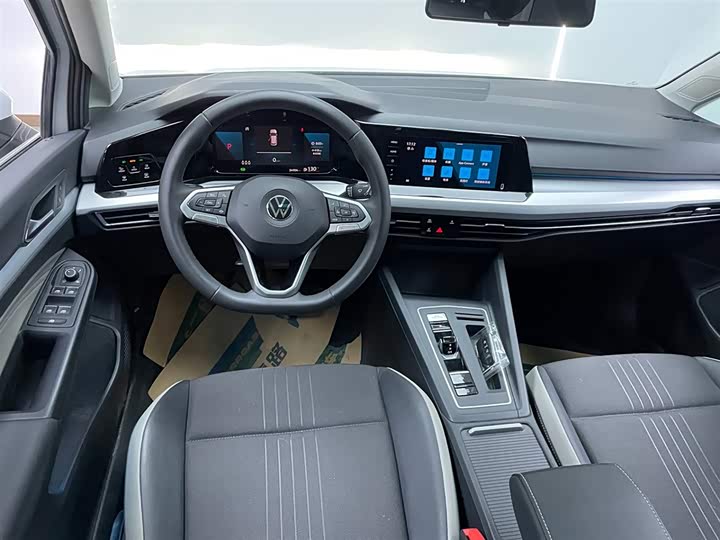 Фото 27 - Volkswagen Golf