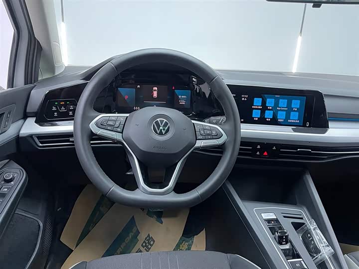 Фото 28 - Volkswagen Golf