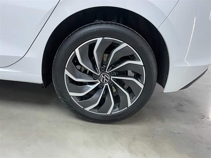 Фото 33 - Volkswagen Golf